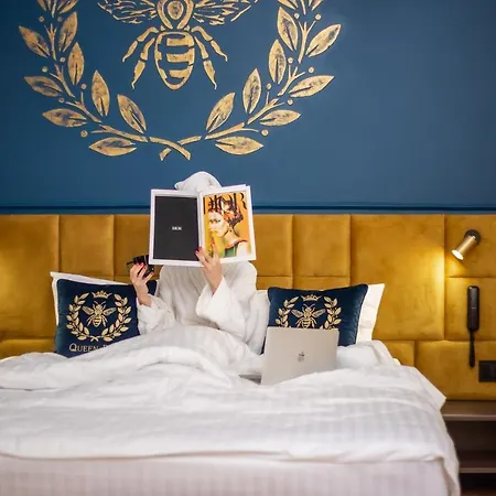 Hotel Queen Bee