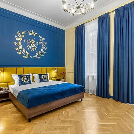 Hotel Queen Bee *